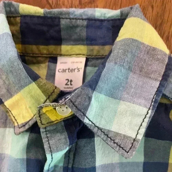 Set of 2 Carters boys size 2T plaid button down long sleeved collared shirts - Picture 2 of 6